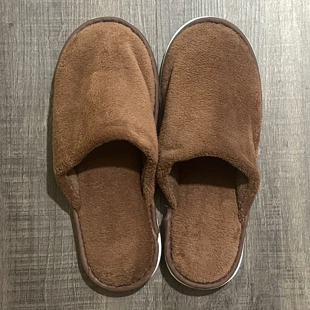 💞 New Men’s One Size up to Size 11 Cozy Brown Slippers